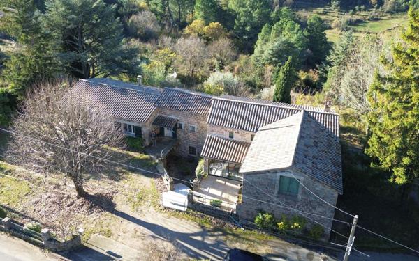 Maison à vendre    2 pièces •  Planzolles