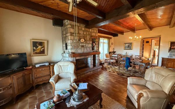 Maison à vendre    2 pièces •  Planzolles