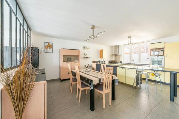 Maison à vendre 10 pièces 152m² Saint-Amand-les-Eaux (59230)