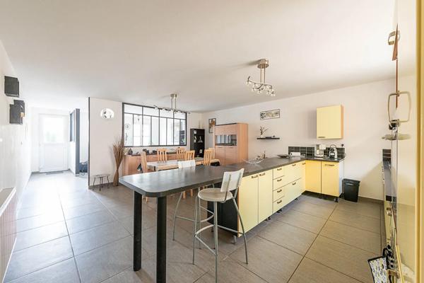 Maison à vendre 10 pièces 152m² Saint-Amand-les-Eaux (59230)