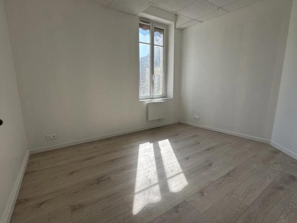 Location Appartement 4 pièces 77 m2 à Neuilly-Saint-Front