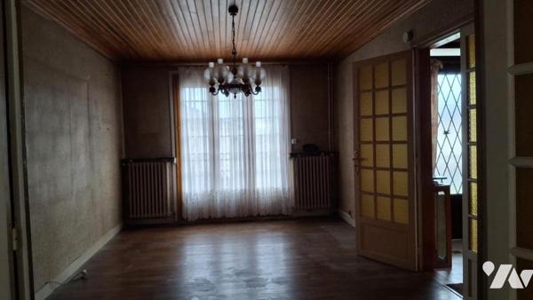 Sur la commune de GAGNY (Seine-Saint-Denis) Maison de 5 pièces principales sur sous-sol surélevé.