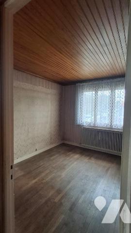 Sur la commune de GAGNY (Seine-Saint-Denis) Maison de 5 pièces principales sur sous-sol surélevé.