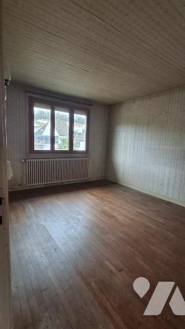 Sur la commune de GAGNY (Seine-Saint-Denis) Maison de 5 pièces principales sur sous-sol surélevé.