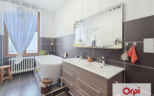 Maison à vendre    5 pièces •  Terrasson-Lavilledieu