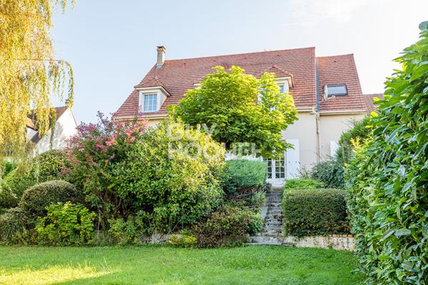 SAINT PIERRE DU PERRAY : maison T7 (168 m²) à vendre