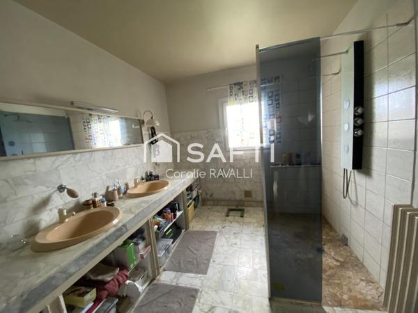 Maison familiale avec piscine récente cadre paisible sans vis à vis