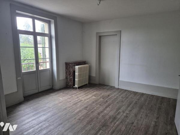 GRAND APPARTEMENT AVEC 4 CHAMBRES