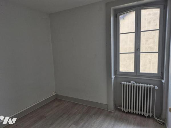 GRAND APPARTEMENT AVEC 4 CHAMBRES