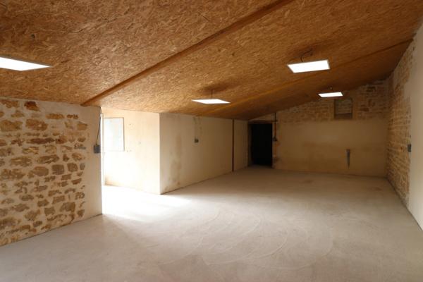 Local/bureau à louer ROCHEFORT (17)