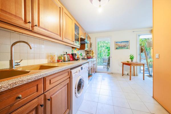 Marseille 9ème / Appartement semi récent / Jardin