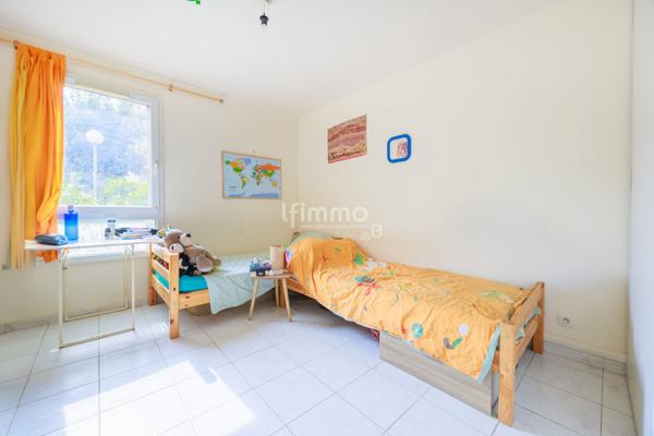 Marseille 9ème / Appartement semi récent / Jardin