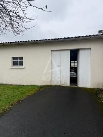 MAGNAC SUR TOUVRE -- GARAGE SUR TERRAIN CONSTRUCTIBLE 980  m2