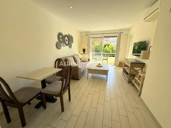 Vente                                                      Appartement
                        
                     2 pièces                      51 m2                     à Sainte-Maxime
