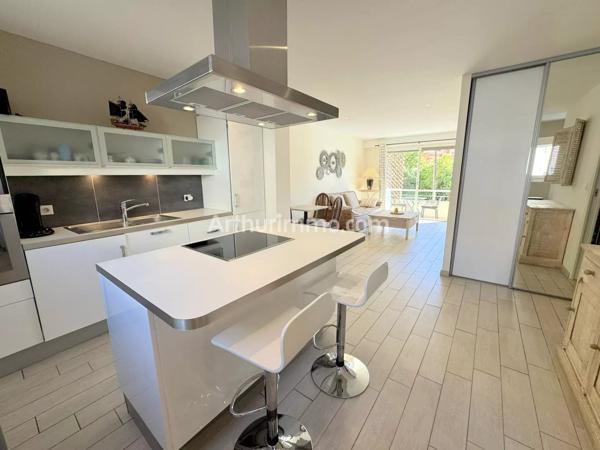 Vente                                                      Appartement
                        
                     2 pièces                      51 m2                     à Sainte-Maxime