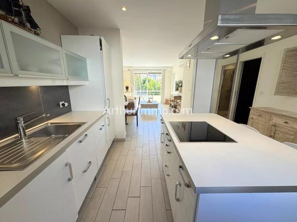 Vente                                                      Appartement
                        
                     2 pièces                      51 m2                     à Sainte-Maxime