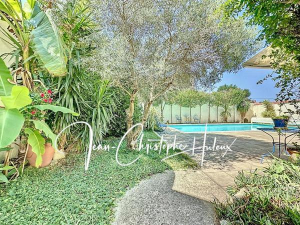 30230 BOUILLARGUES - Villa 5 pièces 156 m2 avec Piscine