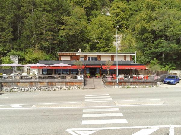 Locaux commerciaux, murs à vendre BOURDEAU (73), restaurant 160m2 à rénover avec logement 90m2