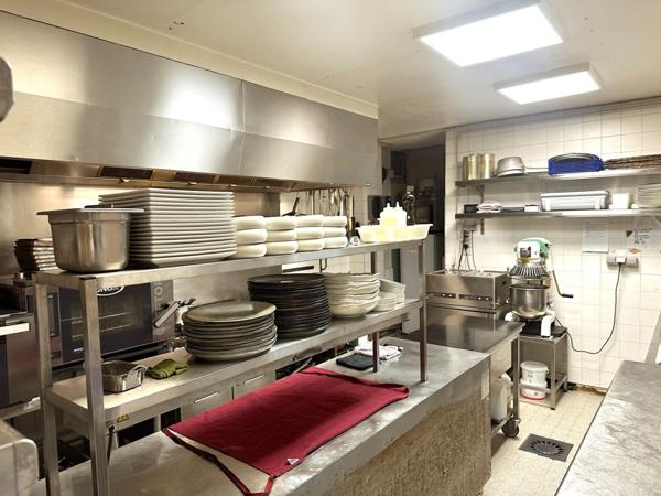 Locaux commerciaux, murs à vendre BOURDEAU (73), restaurant 160m2 à rénover avec logement 90m2