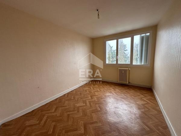 CHATEAUROUX - Quartier des Etats-Unis - Appartement de type 2 avec terrasse - cave.