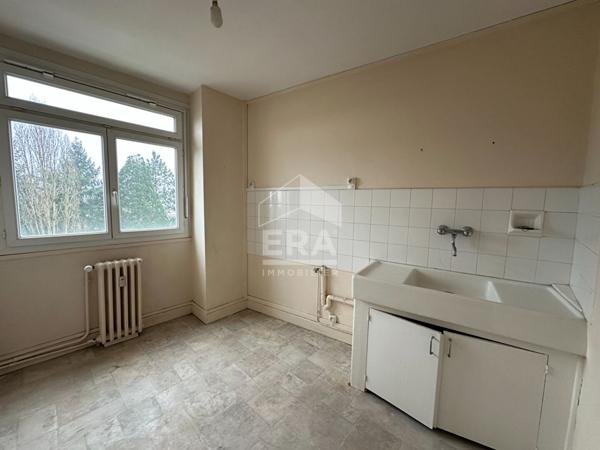 CHATEAUROUX - Quartier des Etats-Unis - Appartement de type 2 avec terrasse - cave.