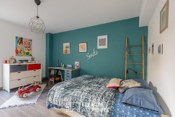 Duplex de caractère avec toit-terrasse à quelques pas de la gare