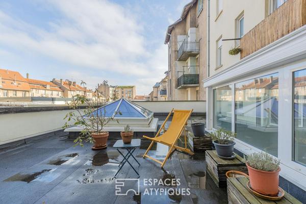 Duplex de caractère avec toit-terrasse à quelques pas de la gare