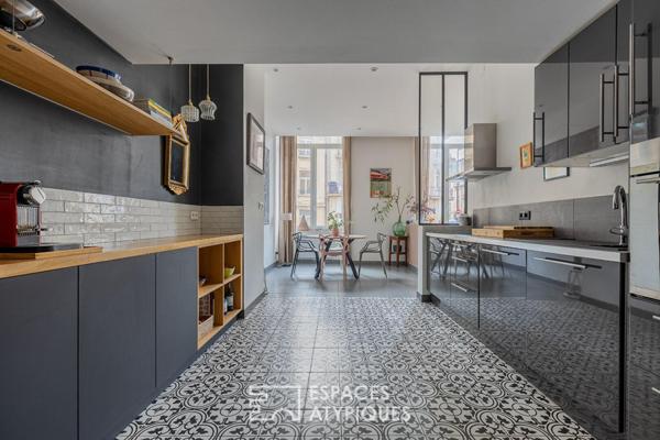 Duplex de caractère avec toit-terrasse à quelques pas de la gare