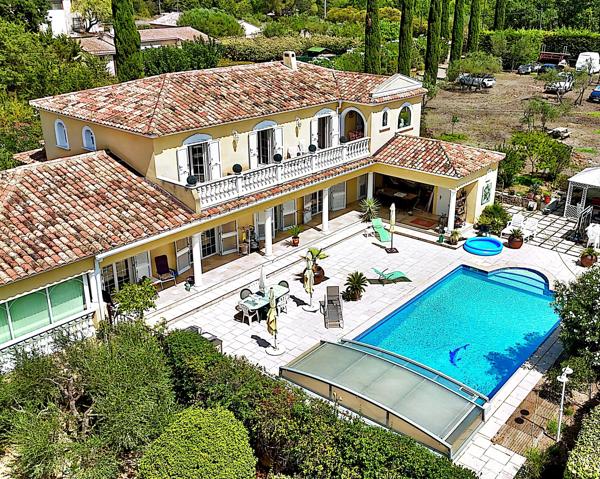 Villa de caractère de 275 m² - Parc paysagé de 5489 m² - 5 Chambres - Piscine - Sous-sol de 180 m² - 83720 Trans-en-Provence - Réf 87272351