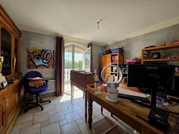 Villa de caractère de 275 m² - Parc paysagé de 5489 m² - 5 Chambres - Piscine - Sous-sol de 180 m² - 83720 Trans-en-Provence - Réf 87272351