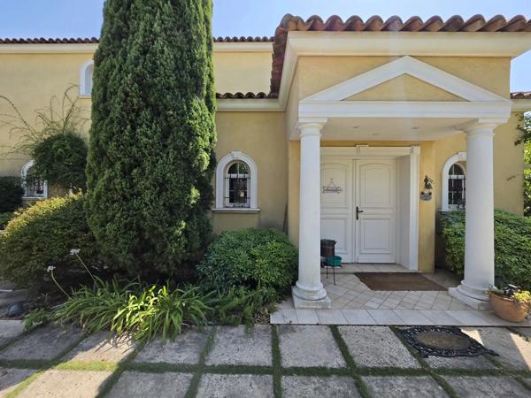 Villa de caractère de 275 m² - Parc paysagé de 5489 m² - 5 Chambres - Piscine - Sous-sol de 180 m² - 83720 Trans-en-Provence - Réf 87272351