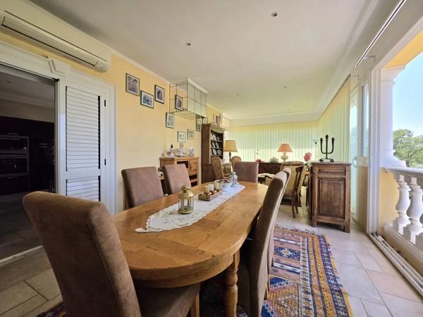 Villa de caractère de 275 m² - Parc paysagé de 5489 m² - 5 Chambres - Piscine - Sous-sol de 180 m² - 83720 Trans-en-Provence - Réf 87272351