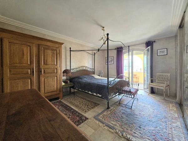 Villa de caractère de 275 m² - Parc paysagé de 5489 m² - 5 Chambres - Piscine - Sous-sol de 180 m² - 83720 Trans-en-Provence - Réf 87272351