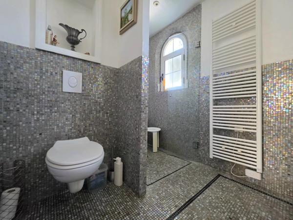 Villa de caractère de 275 m² - Parc paysagé de 5489 m² - 5 Chambres - Piscine - Sous-sol de 180 m² - 83720 Trans-en-Provence - Réf 87272351