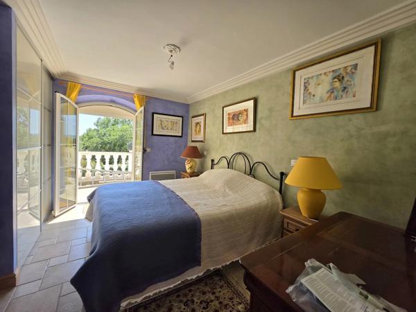 Villa de caractère de 275 m² - Parc paysagé de 5489 m² - 5 Chambres - Piscine - Sous-sol de 180 m² - 83720 Trans-en-Provence - Réf 87272351