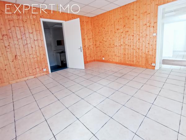 Longjumeau (91160) Locaux d'activité sur le principal axe passant de Longjumeau proche de la gare et accès RN20 / A10