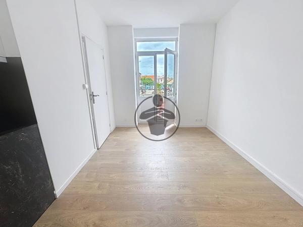Location                                                      Appartement
                        
                     2 pièces                      25 m2                     à Saint-Quentin