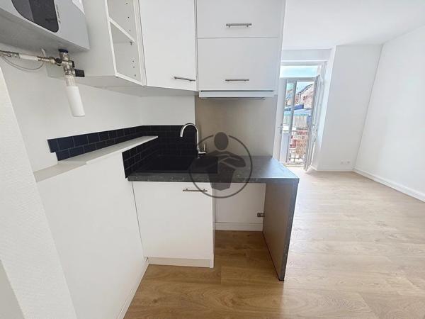 Location                                                      Appartement
                        
                     2 pièces                      25 m2                     à Saint-Quentin