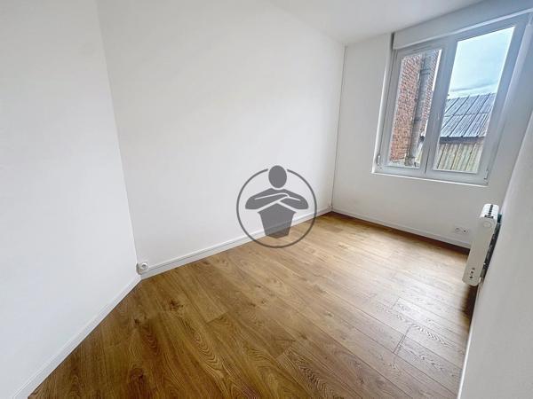 Location                                                      Appartement
                        
                     2 pièces                      25 m2                     à Saint-Quentin