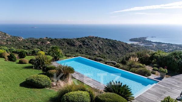 VILLA DE LUXE AVEC PISCINE ET VUE MER