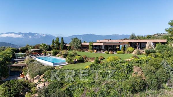 VILLA DE LUXE AVEC PISCINE ET VUE MER