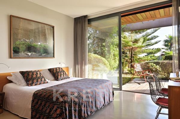 VILLA DE LUXE AVEC PISCINE ET VUE MER