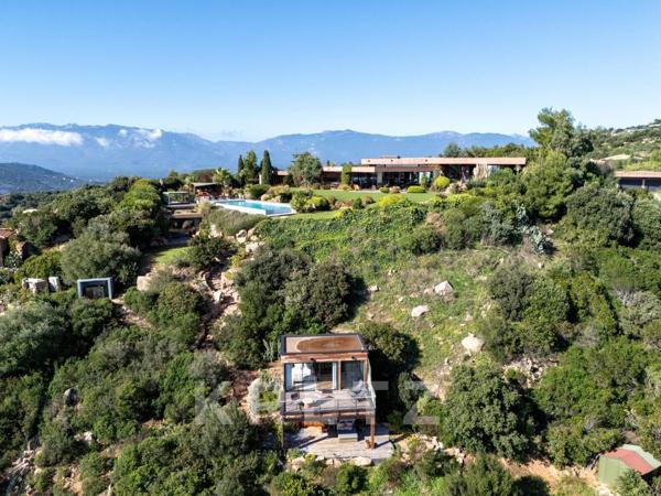 VILLA DE LUXE AVEC PISCINE ET VUE MER