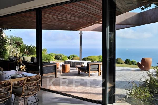 VILLA DE LUXE AVEC PISCINE ET VUE MER
