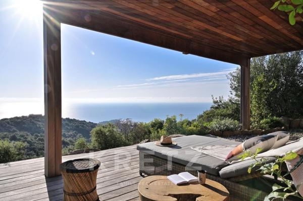 VILLA DE LUXE AVEC PISCINE ET VUE MER