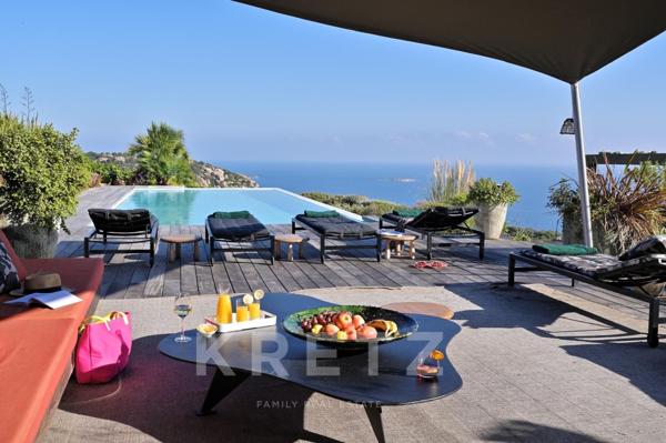 VILLA DE LUXE AVEC PISCINE ET VUE MER
