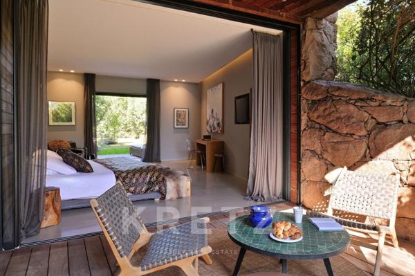 VILLA DE LUXE AVEC PISCINE ET VUE MER