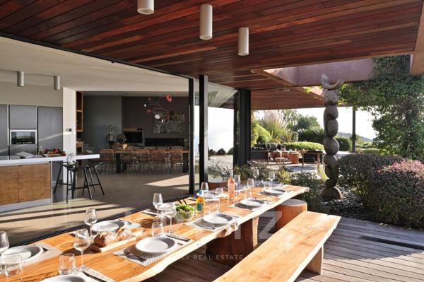 VILLA DE LUXE AVEC PISCINE ET VUE MER