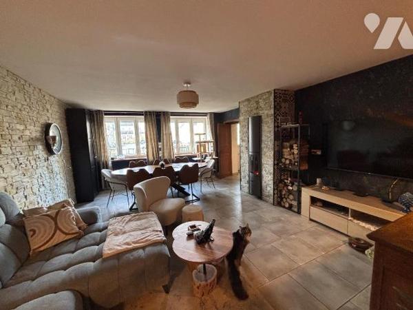 L'office est fier de vous proposer cette superbe maison en pierre située sur la commune de Baze...