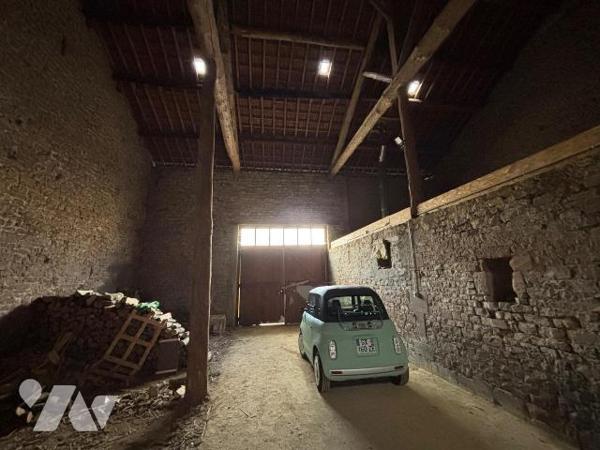 L'office est fier de vous proposer cette superbe maison en pierre située sur la commune de Baze...